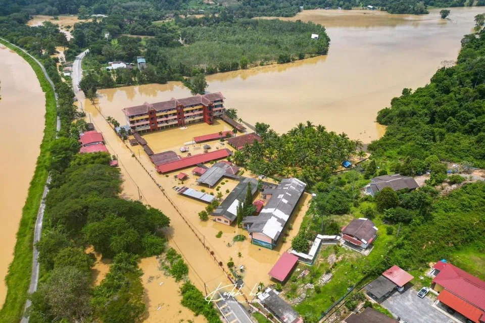 Pandangan udara keadaan banjir di Pelubang, Jitra, Kedah, pada 10 Oktober yang menyebabkan lebih 3,000 mangsa terjejas terpaksa dipindahkan.