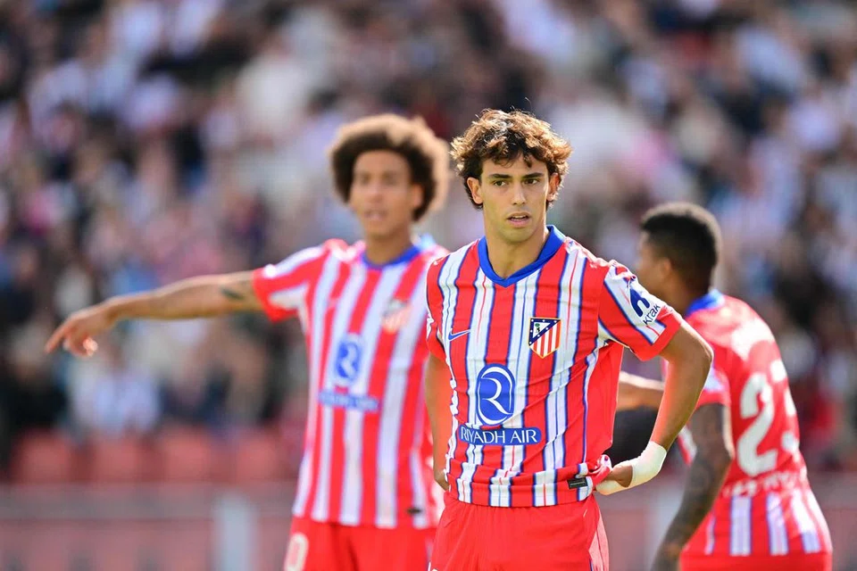 Pemain penyerang Atletico Madrid, Joao Felix (dua dari kanan), telah menjaringkan empat gol dalam 20 penampilan semasa di Chelsea pada musim 2022/23. 