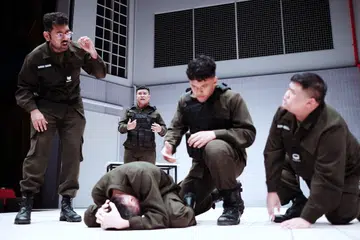 teater Charged, keharmonian kaum, prasangka perkauman