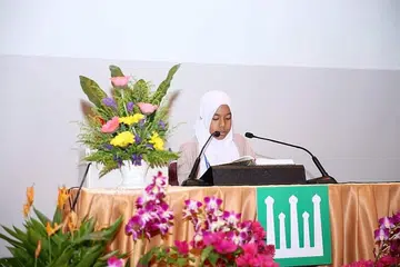 BERDEDIKASI DAN BERDISIPLIN: Naurah Khalisah Nasser, 11 tahun, di Majlis Musabaqah Tilawah dan Tahfiz Al-Quran Kebangsaan Singapura pada 17 Ogos lalu. Dia muncul juara dalam pertandingan itu bagi kategori kanak-kanak. - Foto NUR HAFYZAH JUMEE