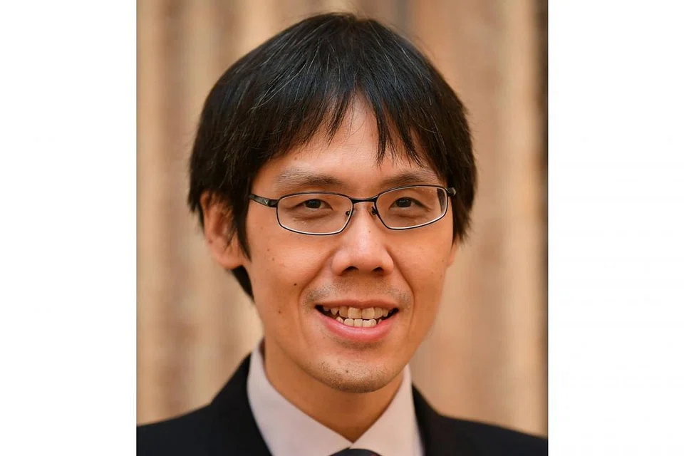 NMP Profesor Madya Walter Theseira.