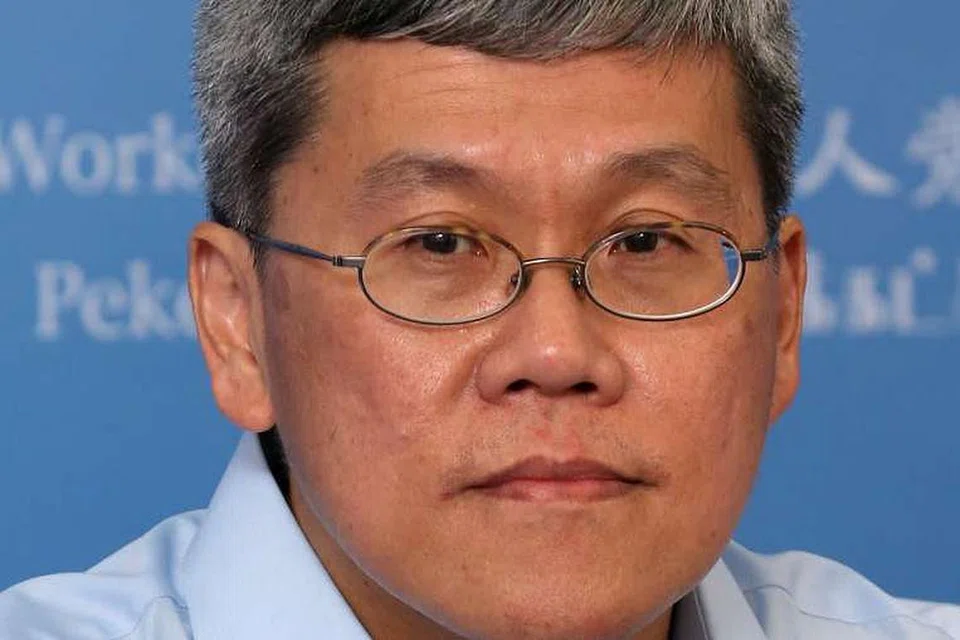 Encik Tan menegaskan Encik Png memberi gambaran beliau menunggu lama untuk melepasi imigresen sedangkan masanya ialah setengah jam. 
