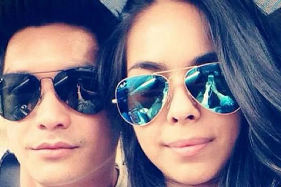 SEHATI SEJIWA: Keserasian kerana sudah lama mengenali sejak usia remaja menjadikan Keith Foo dan tunangnya, Kim Raymond, pasangan ideal yang menanti hari bahagia mereka tahun ini. - Foto OH! BULAN