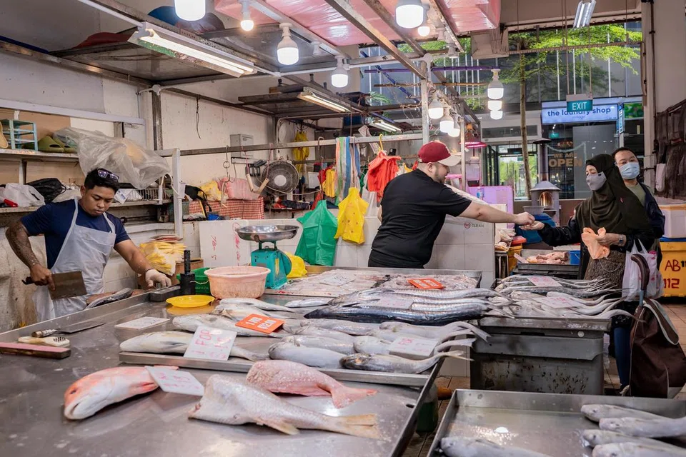 SEMAKIN MAHAL: Harga ikan di Malaysia bertambah mahal disebabkan cuaca tidak menentu dan permintaan semakin tinggi. 