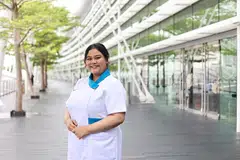 Cik Syaqilah, 25 tahun, mengambil cuti tanpa gaji selama enam bulan demi menjaga neneknya. Beliau antara 118 individu yang menerima Anugerah Pembangunan Tenaga Kerja Penjagaan Masyarakat (CCMDA) tahun ini. 