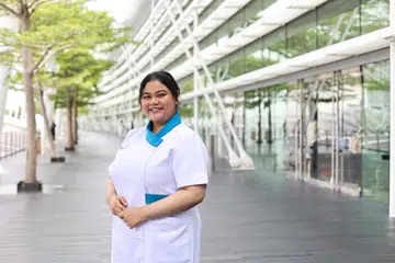 Cik Syaqilah, 25 tahun, mengambil cuti tanpa gaji selama enam bulan demi menjaga neneknya. Beliau antara 118 individu yang menerima Anugerah Pembangunan Tenaga Kerja Penjagaan Masyarakat (CCMDA) tahun ini. 