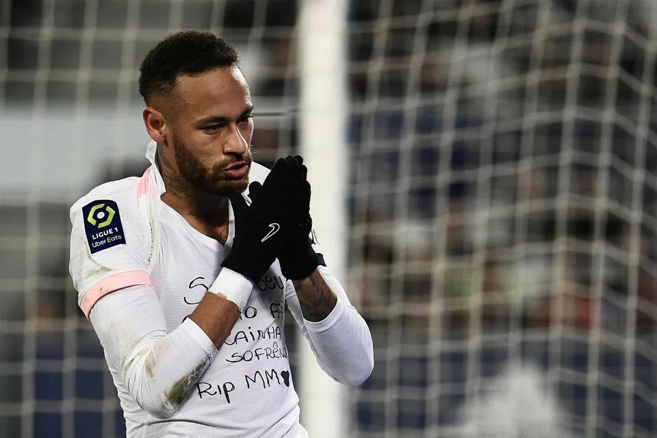 NEYMAR, 29 tahun penyerang Paris St Germain dan Brazil