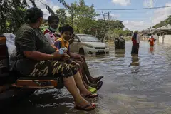 Malaysia sedang bersiap sedia untuk menghadapi banjir yang mungkin berlaku dalam musim tengkujuh akhir tahun ini. 