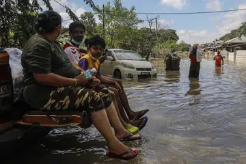 Malaysia sedang bersiap sedia untuk menghadapi banjir yang mungkin berlaku dalam musim tengkujuh akhir tahun ini. 