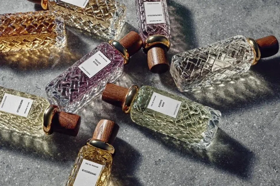 Koleksi ‘Alta’ oleh Bottega Veneta mendapat inspirasi daripada bau bedak bayi dan pencuci mulut ‘gelato’, yang dirumus menjadi haruman mewah.