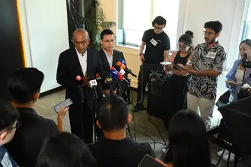 (Dari kiri) Menteri Penyelaras bagi Keselamatan Negara merangkap Menteri Ehwal Dalam Negeri, Encik K. Shanmugam, dan Menteri Pendidikan, Encik Desmond Lee, bertemu media pada 27 Julai.