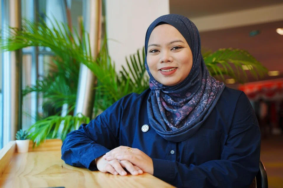 biasiswa MHA, Nur Atiqah Abdul Razak, kerjaya perkhidmatan awam