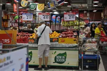 Dikenali sebagai ‘Xtra Senior Week’ (Minggu Warga Emas Xtra), skim ini bermula pada 25 Jun dan akan diadakan dari Khamis terakhir setiap bulan hingga Rabu pertama bulan berikutnya. Pengagihan susu akan dimulakan dalam usaha perintis kepada warga emas. Kumpulan FairPrice turut menawarkan promosi khas bagi warga emas membeli barangan keperluan utama pada harga diskaun