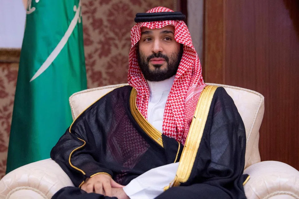 KALI PERTAMA BERHUBUNG: Putera Mohammed bin Salman (kiri) berbual di telefon buat kali pertama dengan Presiden Iran, Encik Ebrahim Raisi (kanan), sejak perjanjian antara Teheran dengan Riyadh untuk menjalinkan semula hubungan.