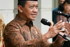 Menteri Tenaga dan Sumber Mineral Indonesia, Encik Bahlil Lahadalia, berkata pemerintah sedang mengkaji rancangan membina loji tenaga nuklear pertama negara itu di  Kepulauan Riau bagi memperkukuh keselamatan tenaga dan mengurangkan kebergantungan pada bahan api fosil. Keputusan muktamad mengenai lokasi pembinaan dijangka dibuat selewat-lewatnya pada 2027, dengan operasi disasarkan bermula antara 2032 dengan 2034.