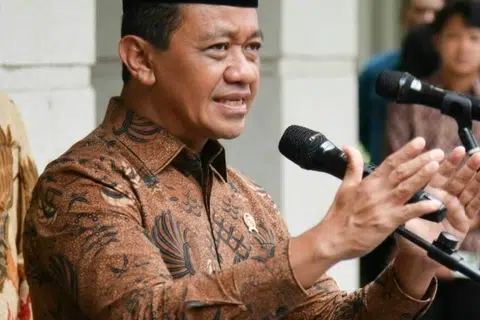 Menteri Tenaga dan Sumber Mineral Indonesia, Encik Bahlil Lahadalia, berkata pemerintah sedang mengkaji rancangan membina loji tenaga nuklear pertama negara itu di  Kepulauan Riau bagi memperkukuh keselamatan tenaga dan mengurangkan kebergantungan pada bahan api fosil. Keputusan muktamad mengenai lokasi pembinaan dijangka dibuat selewat-lewatnya pada 2027, dengan operasi disasarkan bermula antara 2032 dengan 2034.