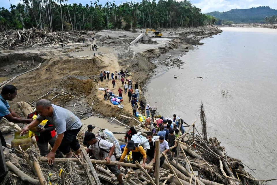 Sumatera, banjir, menimpa