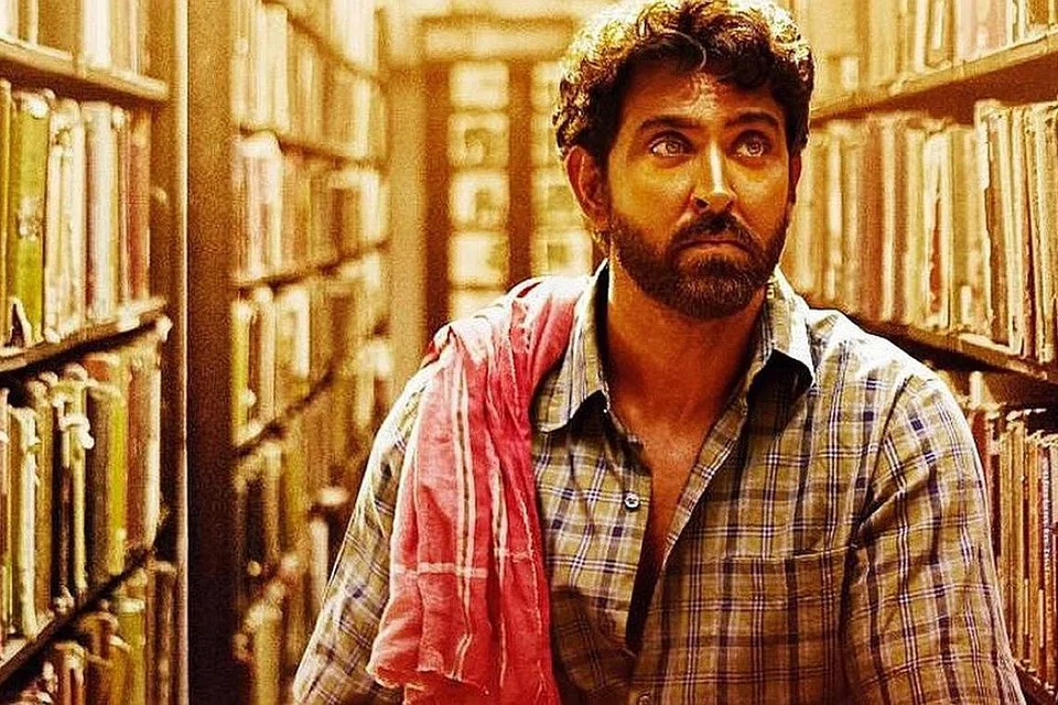 TERSENTUH: Hrithik tidak menghiraukan perihal dandanan bagi menggelapkan kulit wajahnya serta menemui pakar matematik India Anand Kumar secara peribadi bagi menyelami jalan hidupnya yang ingin dibangkitkan dalam filem inspirasi 'Super 30'. - Foto INSTAGRAM HRITHIK ROSHAN