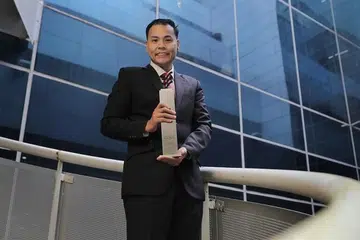 JAUHARI MASYARAKAT MELAYU/ISLAM: Timbalan Ketua Pendakwa dan Peguam Negara Kanan di Pejabat Peguam Negara (AGC), Encik Mohamed Faizal Mohamed Abdul Kadir dinobatkan sebagai pemenang Anugerah Jauhari Berita Harian 2020. - Foto BH oleh GAVIN FOO