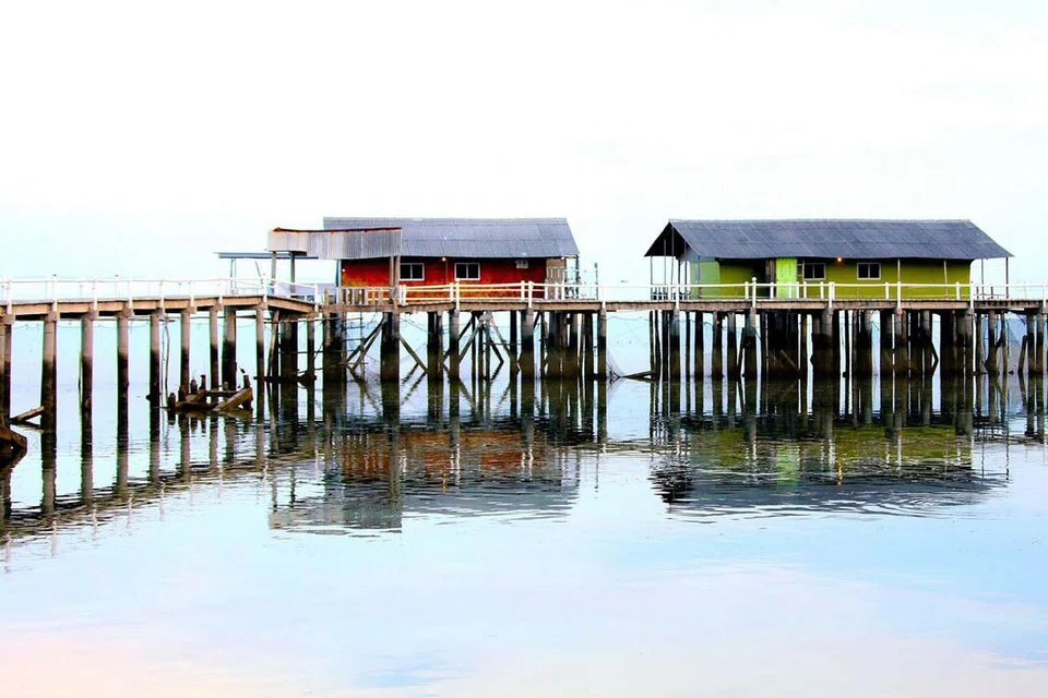 KELONG MENARIK DI TENGAH LAUT: Inilah antara Elly Kelong yang menjadi tempat unik dan amat menarik untuk kediaman pengunjung. Ia lengkap dengan alat hawa dingin dan terletak di daerah pesisiran pantai Tanjung Pinang. 