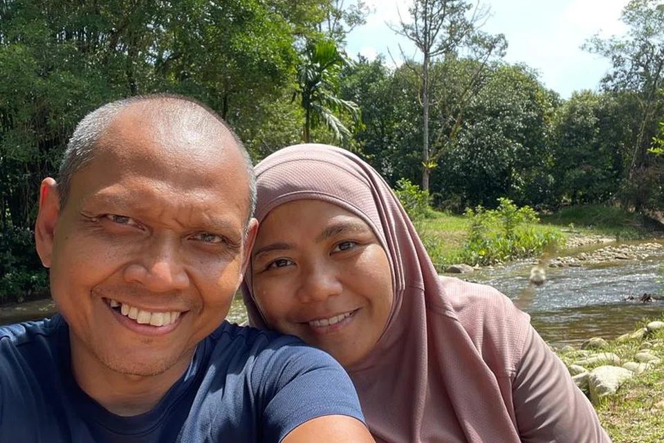 Pasangan suami isteri, Encik Mohamamed Hason Mohamed Ramden dan Cik Salina Saad, memang gemar melakukan aktiviti luaran bersama. 