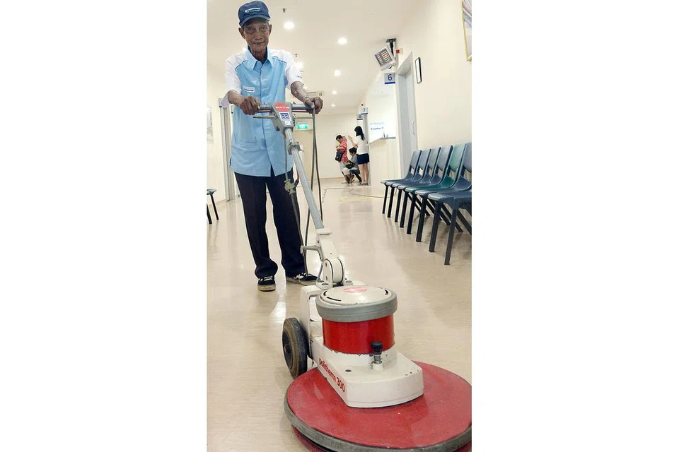 BAKAL TERIMA GAJI TAMBAHAN: Encik Mamat Rajiee Siroen, 72 tahun, pekerja pembersihan di Persatuan Anti-Batuk Kering Singapura (Sata) di Chai Chee, akan menerima gaji tambahan lebih tinggi menerusi WIS yang dipertingkat. - Foto TAUFIK A. KADER