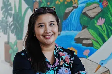 Anggota Parlimen GRC Ang Mo Kio, Cik Nadia Samdin bergambar di salah satu Sudut Bertenang di bawah blok kawasan Cheng San-Seletar. 