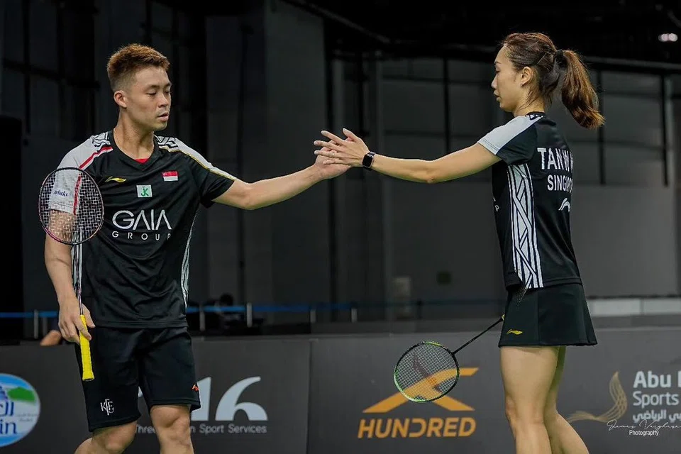 AKHIRNYA TEWAS: Terry Hee dan Jessica Tan dari Singapura tewas dalam perlawanan akhir beregu campuran Masters Abu Dhabi pada Ahad. Mereka kalah 20-22, 21-17, 21-18 di tangan Mads Vestergaard dan Christine Busch dari Denmark.