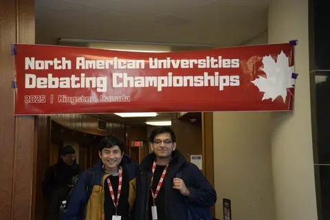 Encik Muhammad Dhafer Muhammad Faishal (kiri), bersama rakan sepasukannya yang berasal dari Amerika Syarikat di Universiti Stanford, Encik Sajid Farook, di Kejohanan Debat Universiti Amerika Utara pada 2025.