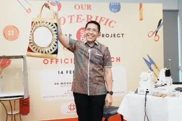 Menteri di Pejabat Perdana Menteri merangkap Menteri Kedua (Ehwal Luar merangkap Pendidikan), Dr Mohamad Maliki Osman, melancarkan inisiatif ‘Our Tote-rific Community’ di Kelab Masyarakat Siglap pada 14 Februari.