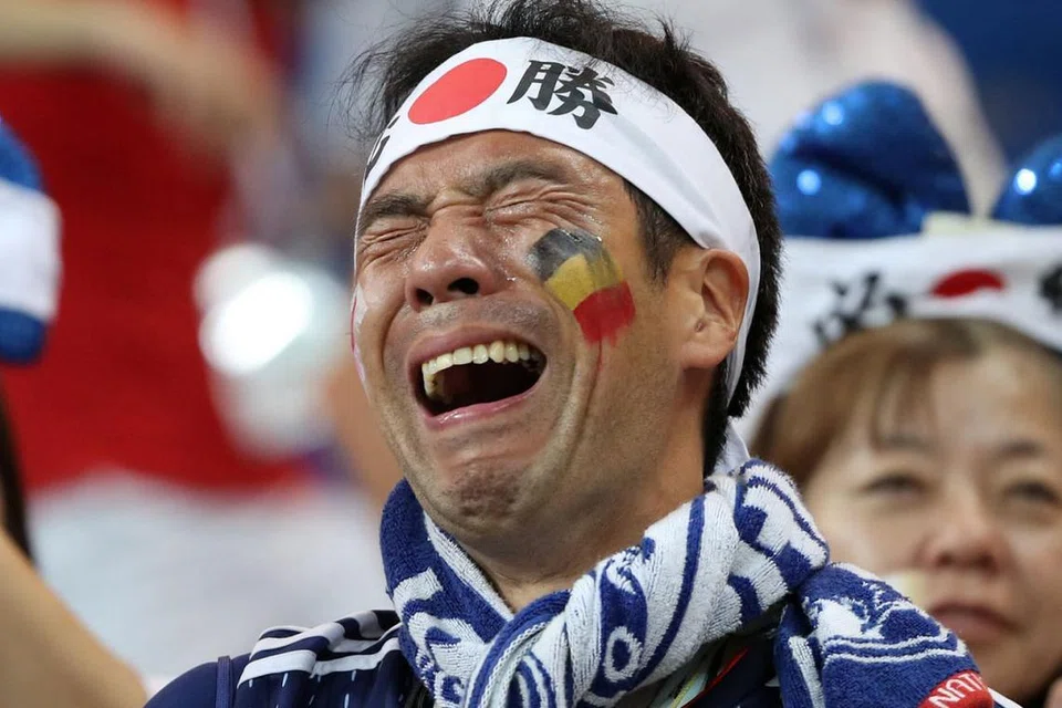 Siapa yang dapat melupakan tangisan penyokong Jepun ini? Pasukan 'Samurai Blue' tampil sebagai satu-satunya wakil Asia yang berjaya ke pusingan kalah mati dan mendahului Belgium dua gol dalam perlawanan pusingan 16 pasukan terakhir itu sebelum rebah 2-3 kepada pasukan berbakat pimpinan Roberto Martinez itu. - Foto REUTERS 