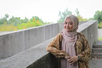 BIMBING AHLI KE ARAH POSITIF: Bagi Cik Noorfarahin, dalam tempoh pandemik Covid-19 ini, tugas pemimpin kesatuan menjadi lebih kritikal dan penting kerana mereka perlu membimbing ahli yang terjejas ke arah positif. - Foto BH oleh ONG WEE JIN