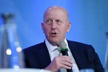 SATU TAMPARAN: Gaji tahunan Ketua Eksekutif Goldman Sachs, David Solomon turun sebanyak AS$10 juta atau 36 peratus pada 2020, menurut pendedahan peraturan yang diajukan pada Selasa, yang mencerminkan peranan bank itu dalam skandal 1MDB di Malaysia. - Foto AFP