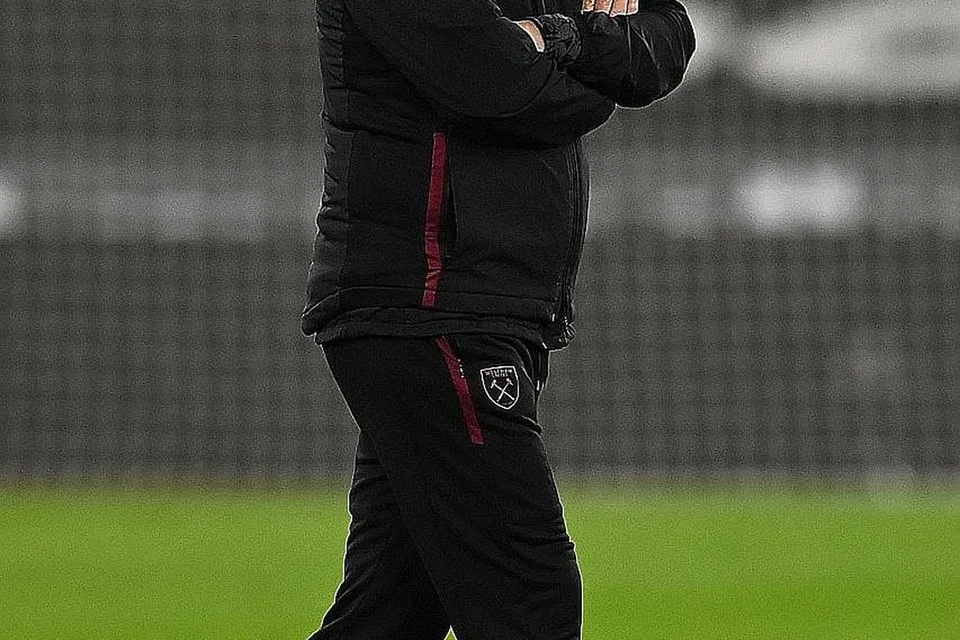 SAINGAN SEMAKIN PANAS: Moyes berasa "hampir tidak selesa" berbual mengenai kedudukan pasukannya berada hampir di tangga teratas Liga Perdana setelah Hammers mengalahkan Sheffield United 3-0 kelmarin. - Foto AFP