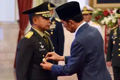 PANGLIMA ANGKATAN DARAT BARU: Jeneral Agus Subiyanto dilantik oleh Presiden Indonesia, Encik Joko ‘Jokowi’ Widodo sebagai Ketua Staf Angkatan Darat Tentera Nasional Indonesia (TNI) yang baru pada Rabu. 