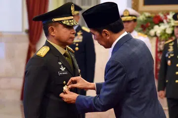 PANGLIMA ANGKATAN DARAT BARU: Jeneral Agus Subiyanto dilantik oleh Presiden Indonesia, Encik Joko ‘Jokowi’ Widodo sebagai Ketua Staf Angkatan Darat Tentera Nasional Indonesia (TNI) yang baru pada Rabu. 