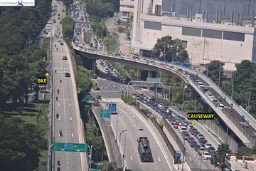 Pihak Berkuasa Imigresen dan Pusat Pemeriksaan (ICA) menyatakan bahawa terdapat “kesesakan keluar (Singapura) yang amat teruk” di pusat pemeriksaan Woodlands dan Tuas pada pagi 3 Mei.