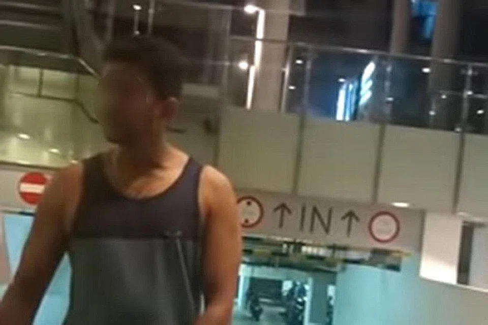 BUAT LAPORAN POLIS: Lelaki yang dirakam memarahi pegawai keselamatan bertugas di kondominiumnya Jumaat lepas difahamkan membuat laporan polis ekoran gangguan yang diterimanya setelah video tersebut tular dalam talian. - Foto TANGKAP LAYAR YOUTUBE.