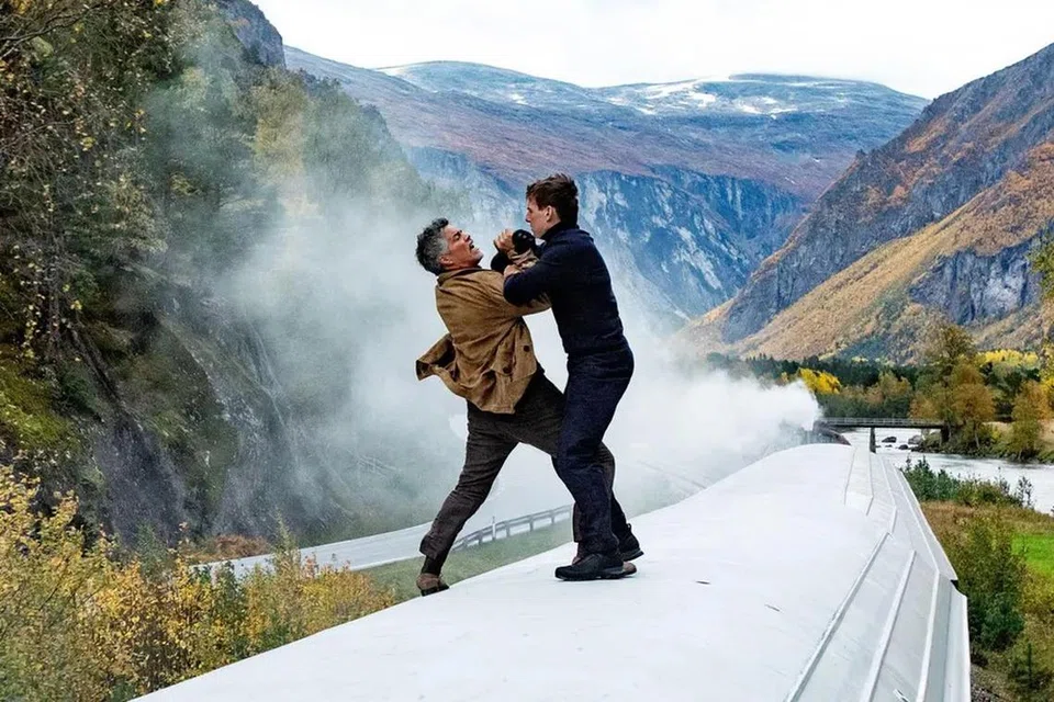 DEBARAN MEMUNCAK: Babak bergasak atas kereta api yang merentasi kawasan gunung-ganang yang dingin ini antara yang dinanti-nanti penonton dalam Mission: Impossible - Dead Reckoning Part 1.