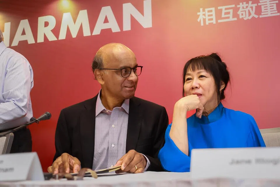 SOKONGAN ISTERI: Encik Tharman bersama isterinya, Cik Jane Ittogi.