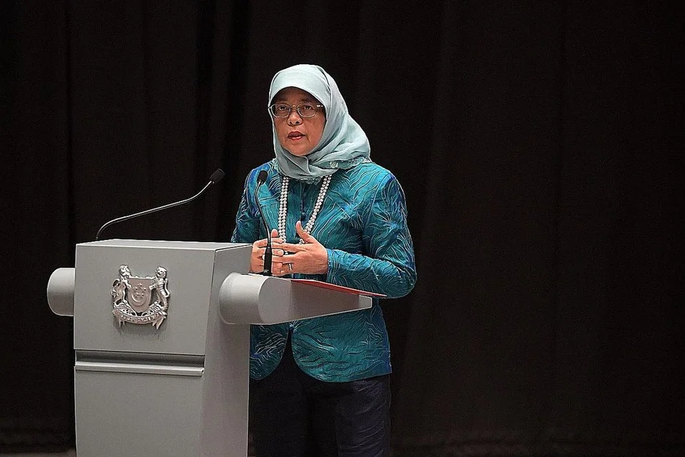 BERI DORONGAN: Puan Halimah, yang hadir bagi pelancaran Powers semalam, dalam ucapannya menggalakkan lebih ramai wanita menceburi bidang Stem. - Foto BH oleh ALPHONSUS CHERN