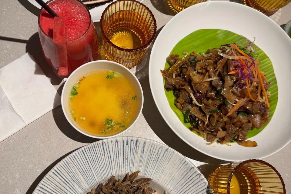 Makanan dari Daily Social dan Soo Noodles.