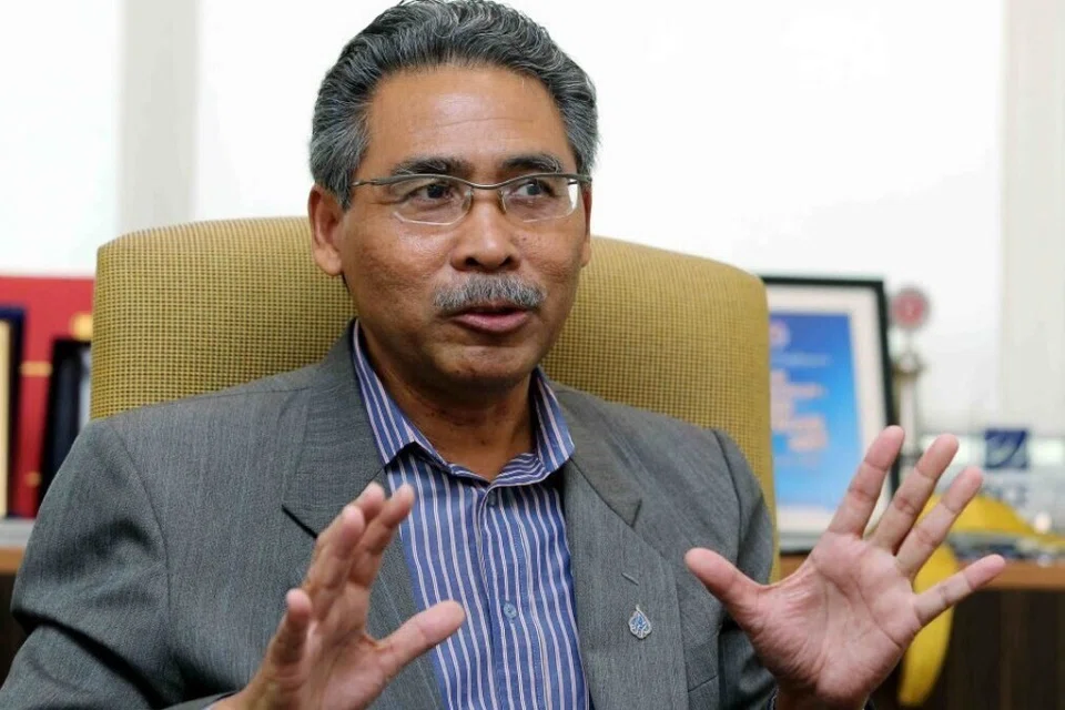 Zamil Kanan Majlis Profesor Negara, Profesor Dr Azmi Hassan.