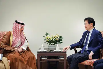 Perdana Menteri, Encik Lawrence Wong (kanan) bertemu Menteri Ehwal Luar Kerajaan Arab Saudi, Putera Faisal Bin Farhan Al Saud, di Istana pada 15 Januari. 
