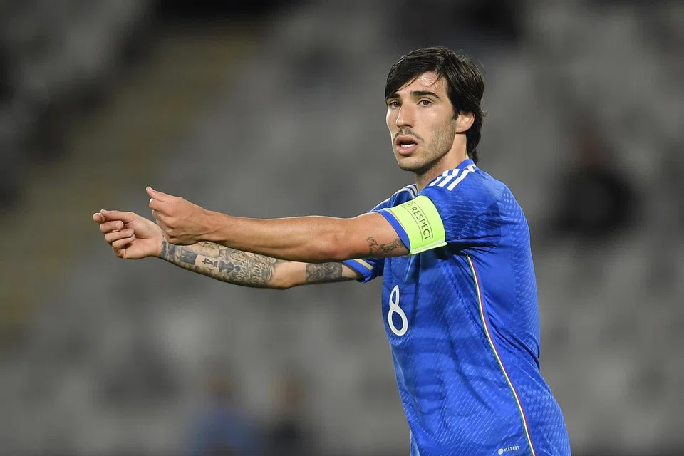 SANDRO TONALI: Berpindah ke Newcastle daripada AC Milan dan menandatangani kontrak selama lima tahun.