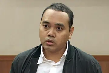 DAHULUKAN NEGARA: "Tunggak kekuatan kita adalah kedamaian dalam kepelbagaian tidak kira bangsa, agama atau pendapat politik. Saya setuju bahawa pendekatan dan perbincangan isu-isu yang menjadi keprihatinan rakyat harus dibincang secara hormat, bertanggungjawab, berdasarkan fakta dan berhemah. Saya akur rata-rata dalam isu penting bagi negara, ramai daripada kita mendahulukan kepentingan negara daripada individu. Namun, ini tidak terjamin selamanya dan cabaran genting bagi kita semua ialah mengutamakan perpaduan sosial dan kemajuan negara kita dalam dunia pascapandemik yang semakin berubah." - Encik Zhulkarnain Abdul Rahim, AP GRC Chua Chu Kang.