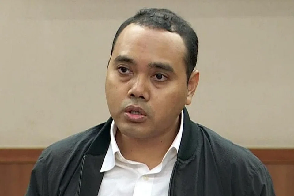 DAHULUKAN NEGARA: "Tunggak kekuatan kita adalah kedamaian dalam kepelbagaian tidak kira bangsa, agama atau pendapat politik. Saya setuju bahawa pendekatan dan perbincangan isu-isu yang menjadi keprihatinan rakyat harus dibincang secara hormat, bertanggungjawab, berdasarkan fakta dan berhemah. Saya akur rata-rata dalam isu penting bagi negara, ramai daripada kita mendahulukan kepentingan negara daripada individu. Namun, ini tidak terjamin selamanya dan cabaran genting bagi kita semua ialah mengutamakan perpaduan sosial dan kemajuan negara kita dalam dunia pascapandemik yang semakin berubah." - Encik Zhulkarnain Abdul Rahim, AP GRC Chua Chu Kang.