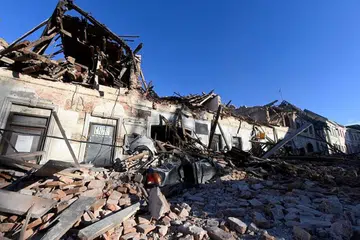 KESAN GEGARAN GEMPA BUMI: Inilah kesan gempa bumi, antara yang terdahsyat berlaku di Croatia sehingga memusnahkan harta benda, mengorbankan nyawa kanak-kanak perempuan dan mencederakan ramai penduduk. - Foto AFP/DENIS LOVROVIC