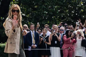Wanita Pertama Amerika Syarikat Melania Trump, telah mengancam untuk menyaman Hunter Biden sebanyak AS$1 bilion atas dakwaan mengaitkan beliau dengan tokoh kontroversi Jeffrey Epstein.Kenyataan tersebut dianggap oleh Melania sebagai fitnah yang melampau dan mencemarkan reputasinya secara global.  