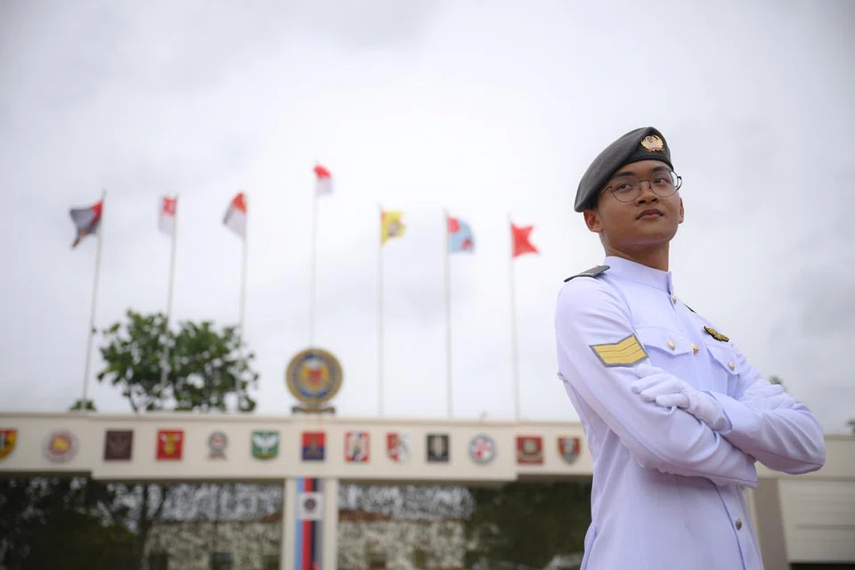 3SG Khaimelruzzaman Kamaruzzaman telah lulus latihan Sekolah Kadet Pakar (SCS) bagi vokasi Perkhidmatan Digital dan Perisikan (DIS) yang dijalani selama sembilan bulan. 
